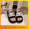 Chinelos de Velcro Super Populares de Celebridade da Internet Femininos 2026 Novos Sandálias de Praia de Verão para Exterior com Uma Tira Sola Grossa Antiderrapante