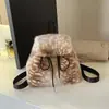 Bolsa feminina Shuai Mijia 2026 novo estilo com acabamento em renda fofa, fecho de aba, para usar na mão, no ombro e casualmente.