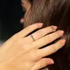 Anel de Prata Esterlina S925 Yinyiyuan, Venda Quente Transfronteiriça, Diamante Azul, Design Simples e Luxuoso para Mulheres, Elegante Anel de Noivado da Moda Europeia e Americana
