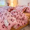 Conjunto de Quatro Peças de Leite Fleece Espesso de Alto Gramatura Cobertor Dupla Face de Flanela de Inverno Conjunto de Três Peças para Dormitório Estudantil de Fleece de Coral
