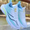 Nuevas Zapatillas Casuales para Hombre que Aumentan la Altura Moda Malla Transpirable Suela Suave Zapatillas de Correr para Hombre Cuadros Ligeros Zapatos para Hombre