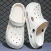 Zuecos para Hombre 2026 Estilo Nuevo Antideslizantes de Suela Gruesa Casual para Exteriores Estilo Coreano Playa de Suela Suave Zapatillas Cerradas para Hombre de Enfermera