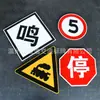 Sinal de tráfego ferroviário Sinal de localização de embarque Sinal de desaceleração de ponte Sinal de estacionamento Sinal de aviso