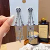 Brincos Europeus e Americanos Exagerados, Grandiosos e de Alto Padrão com um Toque Luxuoso, Apresentando Flores Brilhantes, Longos Pingentes em Forma de Gota e um Estilo Cortesão