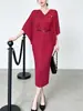 Vestido europeo y americano transfronterizo de talla grande, corte holgado, con cuello en V, cinturón para ceñir la cintura, adelgazante, irregular, con pliegues de escamas de dragón, elegante estilo Issey Miyake