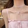 Colar de Pérolas com Laço de Morango Rosa em Renda Doce, Corrente de Clavícula de Luxo Leve Nicho, Acessório de Pescoço da Moda para Menina