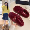 Chinelos peludos de sola grossa para aumentar a altura para mulheres, sapatos estilo Birkenstock, novas pantufas de algodão fechadas na ponta, peludas, da moda para outono e inverno, para uso externo