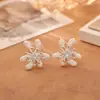 Aretes de Fuego Artificiales de Zirconia con Goteo de Aceite Blanco, Súper Hada, Modernos, Frescos y Dulces, Exquisitos y Versátiles para el Día a Día