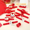 Regalo de Año Nuevo Pulsera de Slap de Pony Decoración de Muñeca para Niños Pulsera Recompensa para Estudiantes Muñeco de Peluche Regalo Pequeño