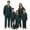 El Fabricante se Especializa en Suministrar Modelos Más Vendidos Transfronterizos de Conjuntos de Pijamas Familiares para el Hogar Estilo Navidad a Cuadros Simples y de Gama Alta