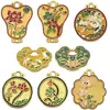 Colgante de Calabaza Dorada Hueca Estilo Antiguo Flor de Loto Aleación Esmalte Doble Agujero Abanico de Plátano Vintage Accesorios para Collares y Pendientes DIY