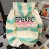 Moletom com Capuz Estampa de Letras Criativa Design Americano para Mulheres no Outono e Inverno Versátil Solto Retro Tie-Dye Contraste Top