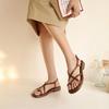 Sandálias de dedo slip-on femininas Verão 2024 nova de uma tira com fivela chinelo de dedo sapatos romanos salto plataforma grosso sapatinhos de fada elegantes