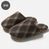 Pantuflas de piso para otoño e invierno, pantuflas de algodón antideslizantes para interiores para mujer, pantuflas de lana cálidas y sencillas para pareja, venta al por mayor para hombre