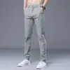 Venta al por mayor de fábrica transfronteriza Pantalones casuales de seda helada para hombre Verano Elásticos Holgados Rectos Versátiles Ultra finos Secado rápido Pantalones largos