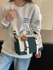 Bolso tipo Boston casual ligero de dos tonos 2026 nuevo versátil moda de invierno bandolera y de hombro