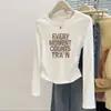 Novo produto de outono: camiseta feminina de algodão puro com mangas compridas, gola redonda e ombros retos, campeã de vendas, modelagem justa, estilosa e que rejuvenesce, peça básica