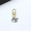 Colgante de gatito de aleación estilo japonés Llavero de coche mini Colgante para AirPods Accesorio para bolso pequeño Regalo