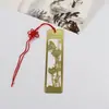 Personalización del Fabricante Colgantes Metálicos para Marcapáginas Estilo Antiguo, Hechos a Medida de Latón con Diseños de Ciruelo, Orquídea, Bambú y Crisantemo, Marcapáginas Decorativos con Hilo Rojo