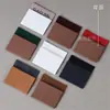 Fabricante de Guangzhou Etiqueta de Cuero para Ropa Personalización Prensado en Caliente Imitación Cuero PU Súper Personalización de Marca Equipaje Cuero Genuino Accesorios de Cuero Diseño