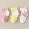 Meias Infantis de Veludo Coral Outono e Inverno 0-3 Anos Meias de Bebê Espessadas com Forro de Lã Meias Felpudas para Meninos Meias de Meia-Calça para Bebês Femininas