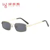 Moda Europea y Americana Nuevas Gafas de Sol Cuadradas de Marco Pequeño Retro Versátiles para Conducir Gafas Anti-UV Modernas para Hombres y Mujeres