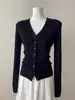 Cárdigan de punto negro estilo francés con cuello en V de un solo botón, suéter base suave de punto ajustado para mujer de principios de otoño