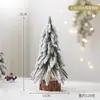 Arreglo de escritorio pequeño de Pe Scene de cedro Decoraciones navideñas de moda Adornos Árbol de Navidad Mini nevada flockada