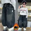 Roupas de Inverno para Meninos Etiqueta no Bolso Traseiro Jeans com Plus Velvet Estilo Coreano Macacão Infantil de Veludo Calças Lança Soltas de Veludo Calças de Bebê