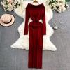 Vestido bodycon ajustado de punto a rayas blancas y negras con diseño de hombros descubiertos, estilo europeo y americano, para Primavera, Otoño e Invierno 2026, 8222