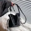 Bolsa Cruzada Pequeña Tipo Cubo de Diseño de Nicho Nuevo Primavera 2026 para Mujer, Bolso Cruzado Versátil de Moda de Gama Alta para el Trabajo