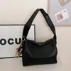 Bolsa Tiracolo de Grande Capacidade Nova Moda Outono/Inverno 2025 Fecho Couro Casual Transversal Simples para o Dia a Dia Bolsinha de Axila