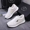 Zapatos Deportivos Casuales para Hombre de Nuevo Estilo Europeo, Cuero Genuino, Suela Gruesa, Cordones, Versátiles, de Moda, Tendencia, Caña Baja con Logo Triangular