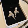 Pendientes de plata con circonitas y perlas redondas, estilo moderno, asimétricos, elegantes, de alta gama y sencillos para mujer.