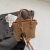 Bolsa Feminina 2025 Novo Estilo Pequena Fresca Bolsa de Ombro Bolsa Transversal Moda Nicho Balde Textura Casual Bolsa Feminina
