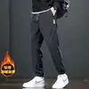 Pantalones cargo jogger holgados de estilo retro americano de alta calle transfronterizos, nuevo estilo otoño e invierno, forrados de polar y engrosados, pantalones casuales de pierna ancha de moda para hombre