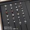 Nuevos y modernos aretes de cruz con diamantes completos Jiuhan para mujer, ear cuffs de acero de titanio de nicho, populares tachuelas de hueso de la oreja de alta gama