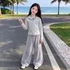 Conjunto Duas Peças Casual Infantil Feminino Estilo Coreano Outono Lapela em Formato de Coração Moletom Calça Scimitar de Renda Conjunto Novo 2026