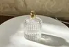 Botellas de Perfume de Gama Alta y Alta Calidad con Acabado Brillante, Disponibles en Opciones de 30 ml, 50 ml y 100 ml