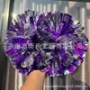 Pompones de Animación, Animadoras Sosteniendo Flores, Baile de Animación de Escuela Primaria, Flores de Baile de Mano, Escuela