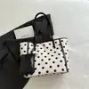 Bolsa tote casual, estilo coreano, diseño para el uso diario y el trayecto al trabajo, moderna y única, estampado de lunares, nuevo modelo de gran capacidad, versátil para el uso diario, 2026