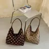 Bolsa Feminina Simples de Grande Capacidade Casual 2026 Novo Outono Início Bolsa de Ombro Leve para o Dia a Dia Bolsa Tote de Bolinhas Bolsa de Ombro