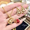 Colgante de collar de bayas recubierto de azúcar de doble cara Anillo Folu con esmalte vintage Pendientes de botón con tachuela de diamante rojo de estilo chino nuevo de alta calidad para mujer