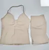 Conjunto deportivo de 2 piezas sin costuras para exteriores con top push-up acolchado de cuello halter y shorts de fitness plisados que realzan los glúteos para mujer