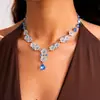 Set de Pendientes Redondos de Flor Incrustados de Diamantes y Collar, Temperamento de Lujo Ligero Estilo Palacio, Cadena Versátil para Clavícula, Joyería de Diseño Nicho