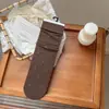 Calcetines color marrón melardo, calcetines de algodón para mujer para otoño e invierno hasta la mitad de la pantorrilla, calcetines largos florales estilo japonés retro, perfectos con sandalias Birkenstock, y adecuados para usar con calcetines holgados