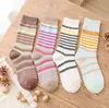 Calcetines de rayas color block de otoño temprano hasta la mitad de la pantorrilla, simples y versátiles, con un estilo preppy inspirado en el bosque y diseño sin costuras, disponibles para venta al por mayor