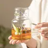 Fábrica de flores borboleta chaleira fria vidro resistente a altas temperaturas bule frio grande capacidade pote de frutas alto valor cor flor bule terno
