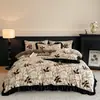 Juego de ropa de cama de cuatro piezas de terciopelo de leche clase A estilo old money colcha engrosada funda de edredón peso alto calidez invernal lujosa juego de tres piezas