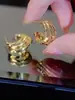 Pendientes Vintage Huecos de Metal Pesado de Corea del Sur para Mujer Lujo Ligero Sentido de Diseño Nicho Aro para la Oreja Metal Estilo Frío Aguja de Plata